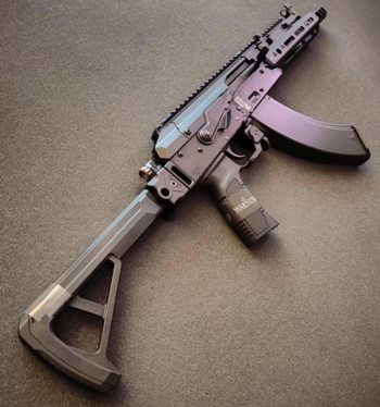 Image 2 for Gloednieuwe Tokyo Marui  AKX GBBR  + 3 mags + speedloader adaptor