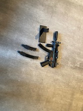 Afbeelding van WE MP5 K model met extra magazijnen