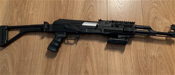 Afbeelding 3 van Nieuwe AK met upgrades, wapentas en 4 mags.