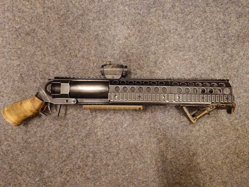 Afbeelding 1 van Custom post-apoc grenade launcher.