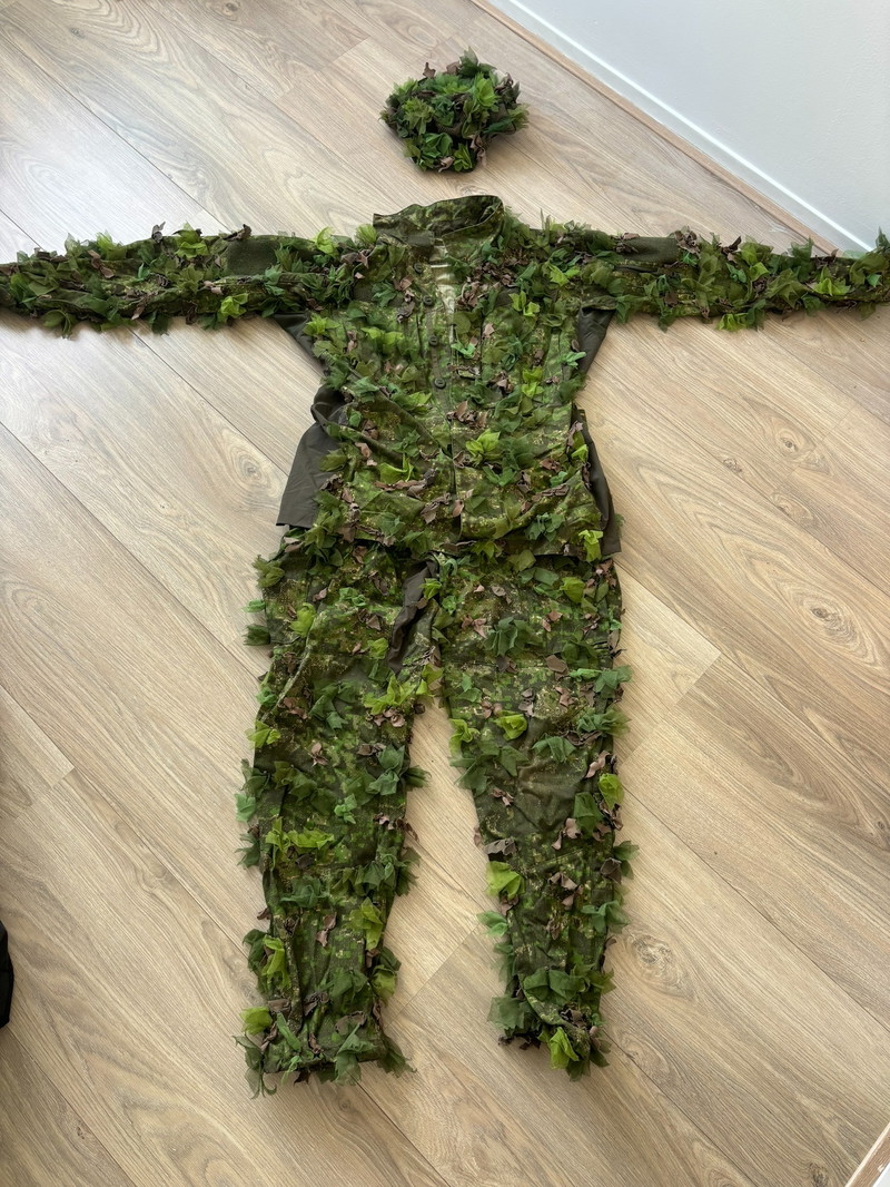 Afbeelding 1 van LE COVERT SARTORIALIST - Handgemaakte Custom Ghillie door: LE COVERT SARTORIALIST (Lente/Zomer)