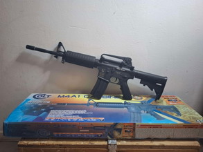 Bild für Cybergun Colt M4A1 Carbine - S-AEG - BRAND NEW
