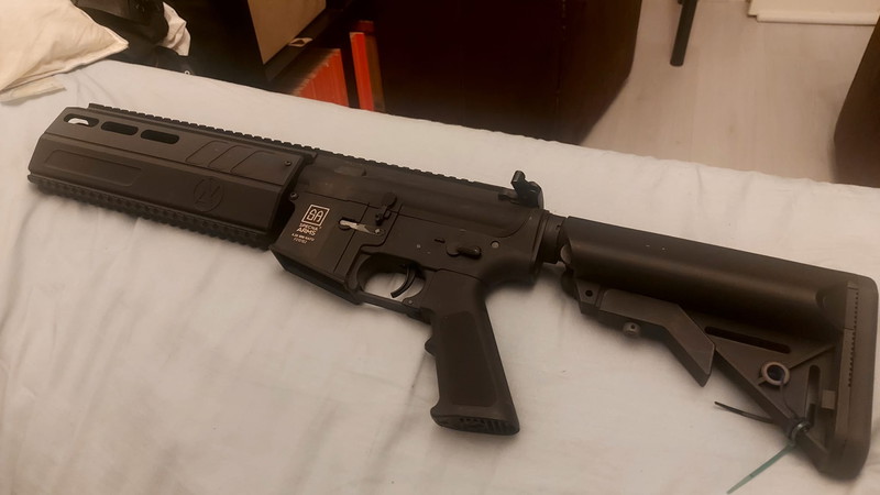 Afbeelding 1 van Specna arms m4 met custon 3d print handguard.