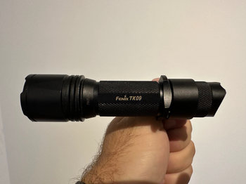 Imagen 2 de Fenix TK09 Flashlight w/ Picatinny mount