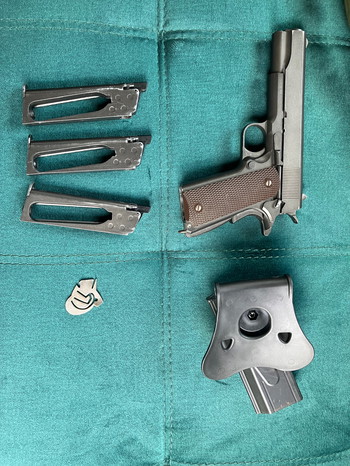 Image 2 for 1911 Colt Full metal (KWC) met 3 mags co2