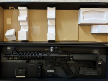 Afbeelding 2 van Tokyo Marui M4 MWS CQBR Block 1 (ZET system) GBBR + Magazines