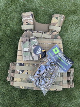 Imagen para Te koop: Camo Plate Carrier met Dubbele Pistol Mag Pouch + Nuprol Sling + foam platen
