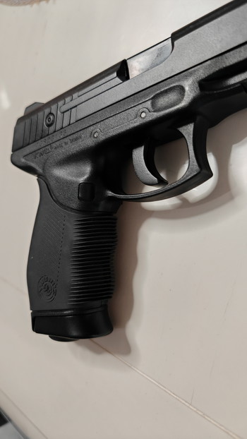 Image 4 for KWC Forjas Taurus PT 24/7 Cal 9mm (culasse métal) + mallette + 3000 BBS