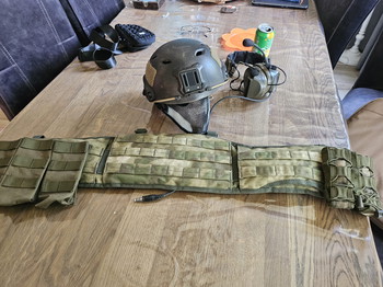 Afbeelding 2 van Complete airsoft set met oa 3 replicas en kleding/uitrusting