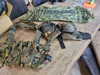 Afbeelding 3 van Complete airsoft set met oa 3 replicas en kleding/uitrusting