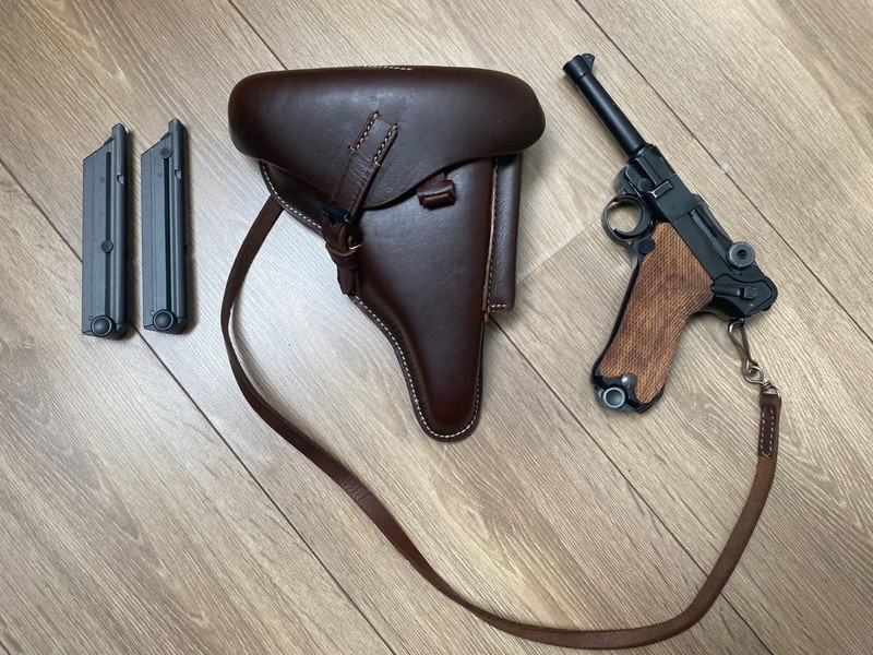 Afbeelding 1 van WE P08 Luger + Holster (Staal/Hout)