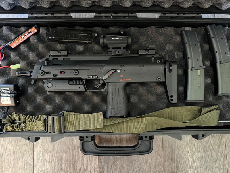 Image 1 for Tokyo Marui MP7 AEG Compleet + koffer