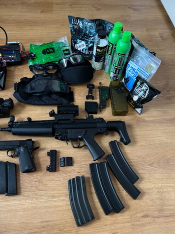 Afbeelding 5 van Complete airsoft - SSG24, MP5, M1911