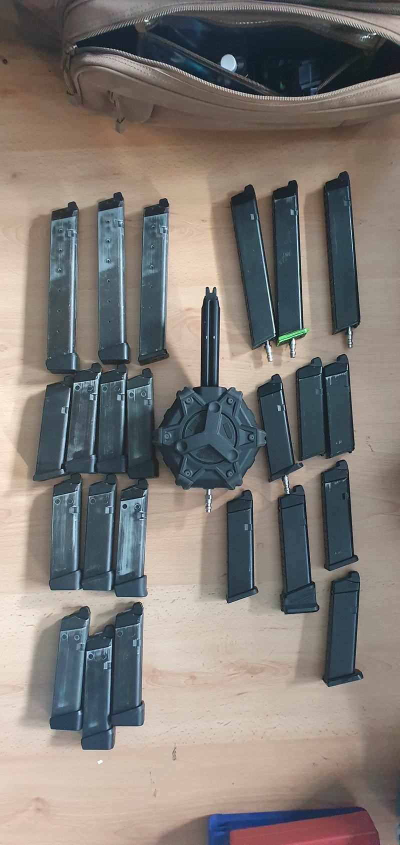 Bild 1 für Verschillende Glock mags te koop