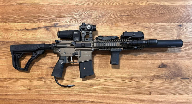 Afbeelding 1 van Begadi DanielDefense lic. CYMA Nova Sport Mk18 + Gate Pulsar D Engine