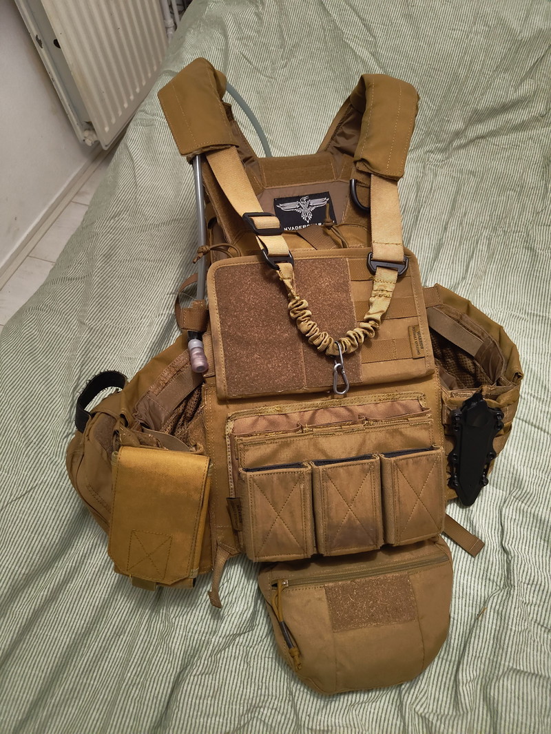 Image 1 for Invader Gear tan plate carrier + Pouches