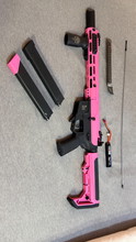 Image pour Rifle de Airsoft estilo AR15 eléctrico (AEG) rosa/negro + cargadores y batería