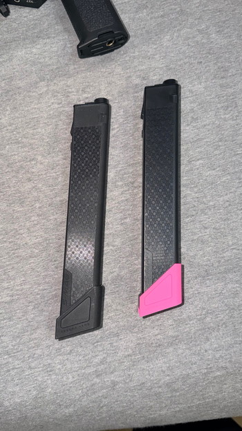 Image 4 pour Rifle de Airsoft estilo AR15 eléctrico (AEG) rosa/negro + cargadores y batería