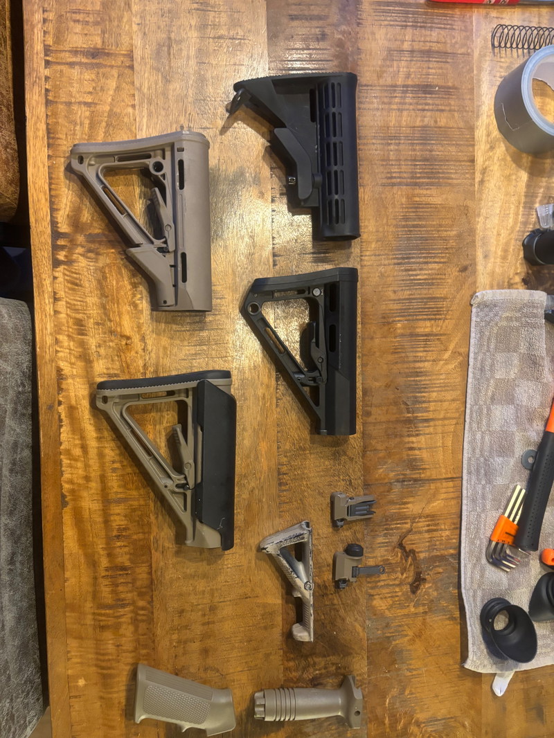 Bild 1 für Buttstocks, Grips en Flip Up Iron sight set