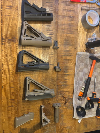 Bild 2 für Buttstocks, Grips en Flip Up Iron sight set