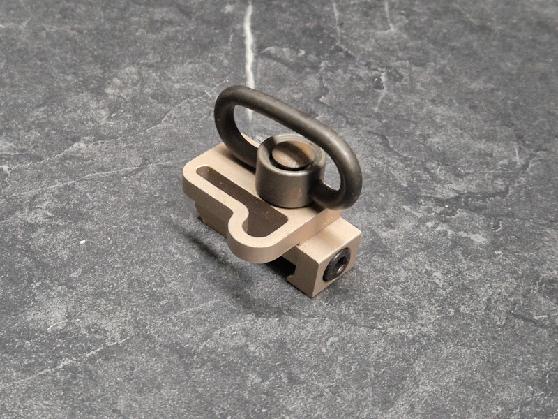 Afbeelding 1 van Element RIS Sling Mount w/ QD Swivel