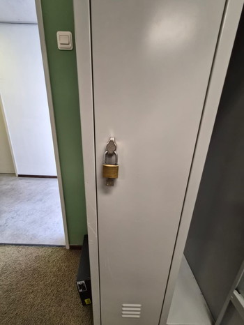 Bild 3 für Robuuste metalen locker, afsluitbaar en perfect voor wapenopslag