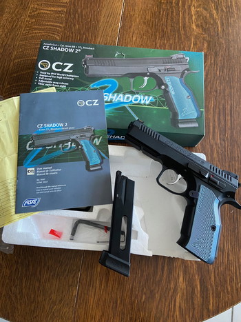 Imagen 2 de Pistolet ASG GBB CZ SHADOW 2 CO2 Cal. 6mm BB - BBS Airsoft Noir/Bleu NEUF