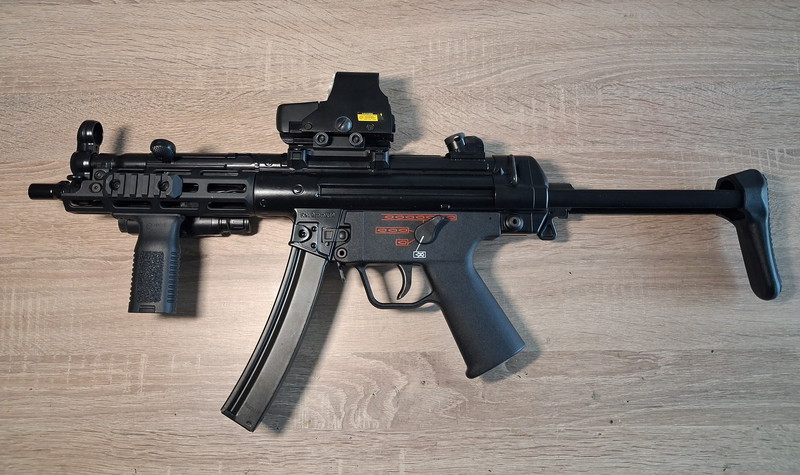 Image 1 for Tokyo Marui MP5A5 NGRS - Inclusief 4 magazijnen, tracer unit, red dot en accessoires
