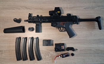 Image 2 for Tokyo Marui MP5A5 NGRS - Inclusief 4 magazijnen, tracer unit, red dot en accessoires