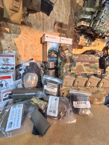 Bild 3 für Shaw concepts, peltor, ops core, peltor, esstac, crye