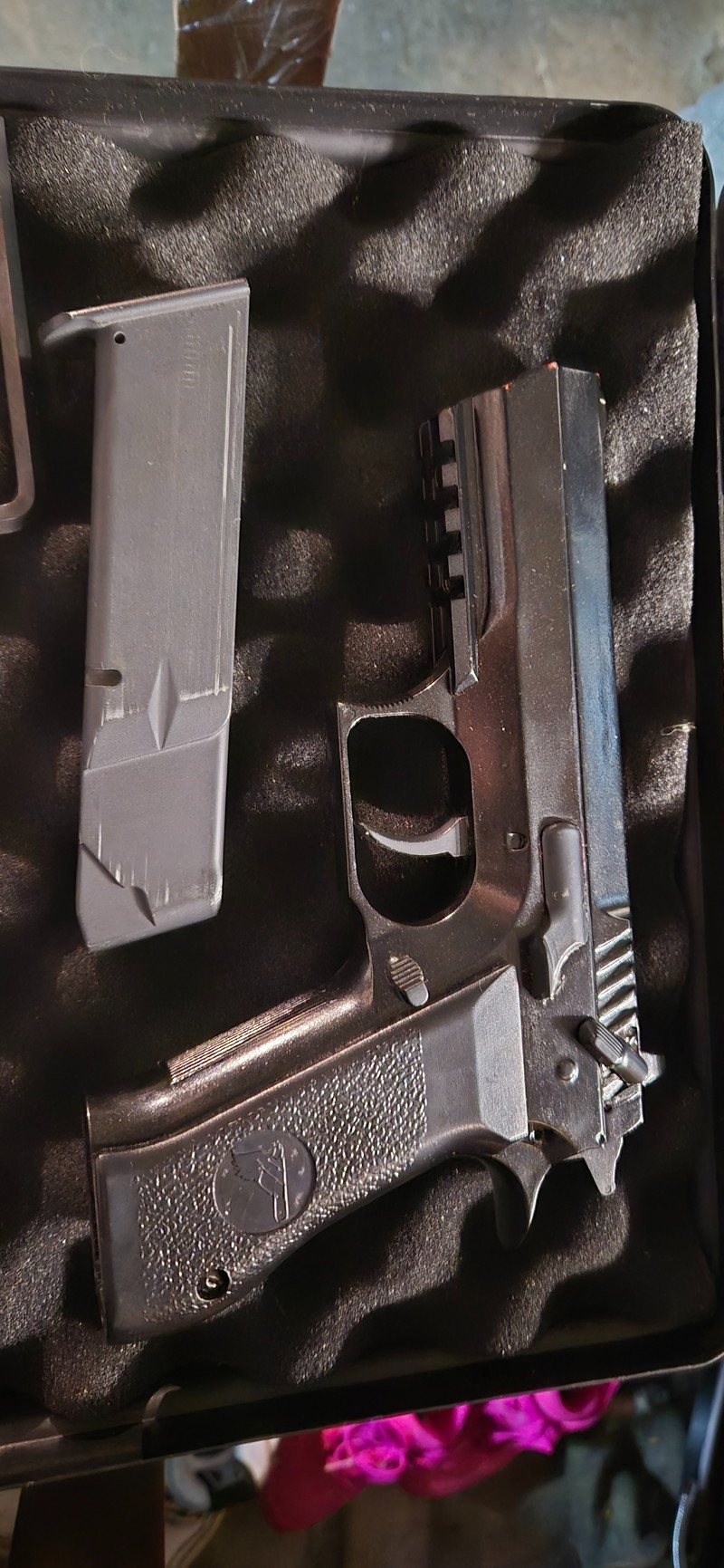 Image 1 for Black desert eagle + case