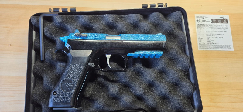 Image 1 pour Black/blue holographic desert eagle + case