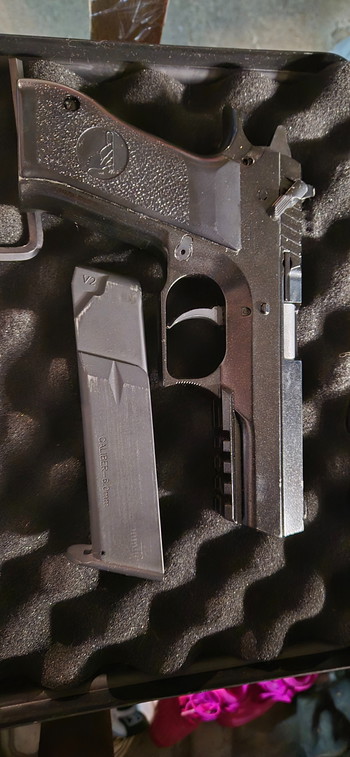 Image 2 for Black desert eagle + case