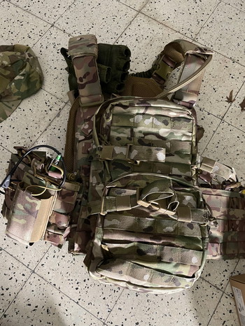 Image 2 for VERKOCHT: Plate Carrier & molle riem - met veel pouches - Multicam