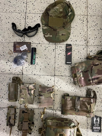 Image 3 for VERKOCHT: Plate Carrier & molle riem - met veel pouches - Multicam