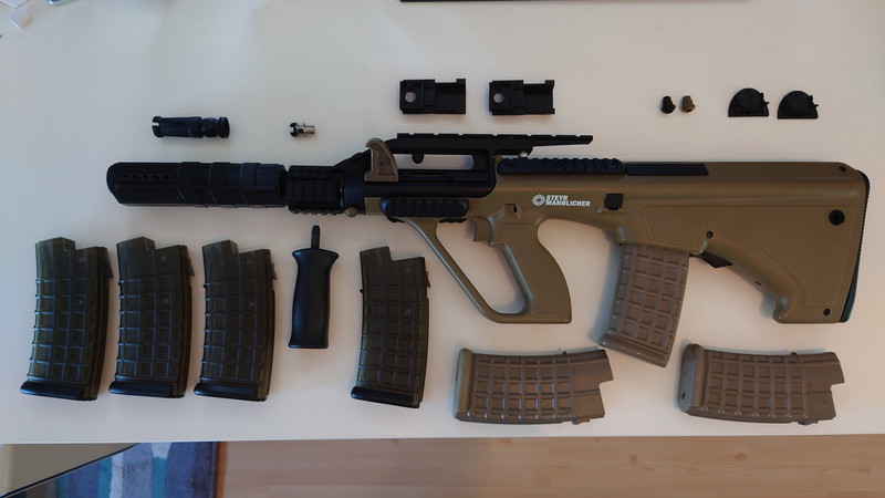 Afbeelding 1 van ASG AUG met diverse accessoires (feedissue)