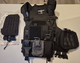 Image for Invader Gear Reaper QRB Plate Carrier Black met andere groene carrier