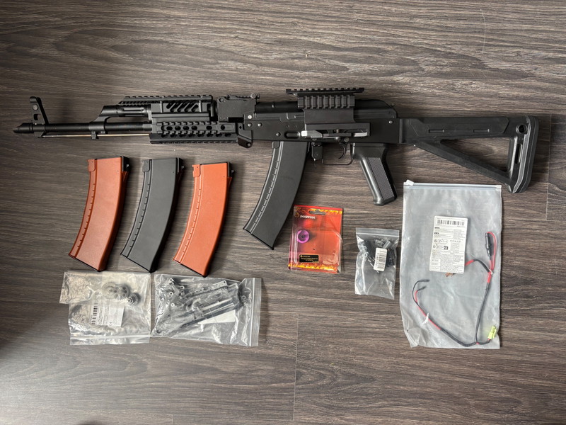 Imagen 1 de CYMA Tactical AK Airsoft Replica, upgraded & skirm ready