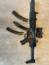 Afbeelding van MP5 model met extra magazijnen