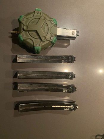 Image 2 for 4 mp5 GBB  mags met drum mag