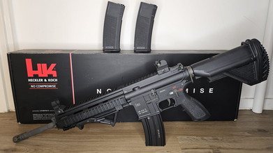 Image pour VFC HK416D V2 met 1 originele hi-cap en 2 mid-caps + angled foregrip