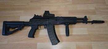 Bild 2 für LCT AK-12 AEG (met batterij, 3 mags, holographic, en foregrip)