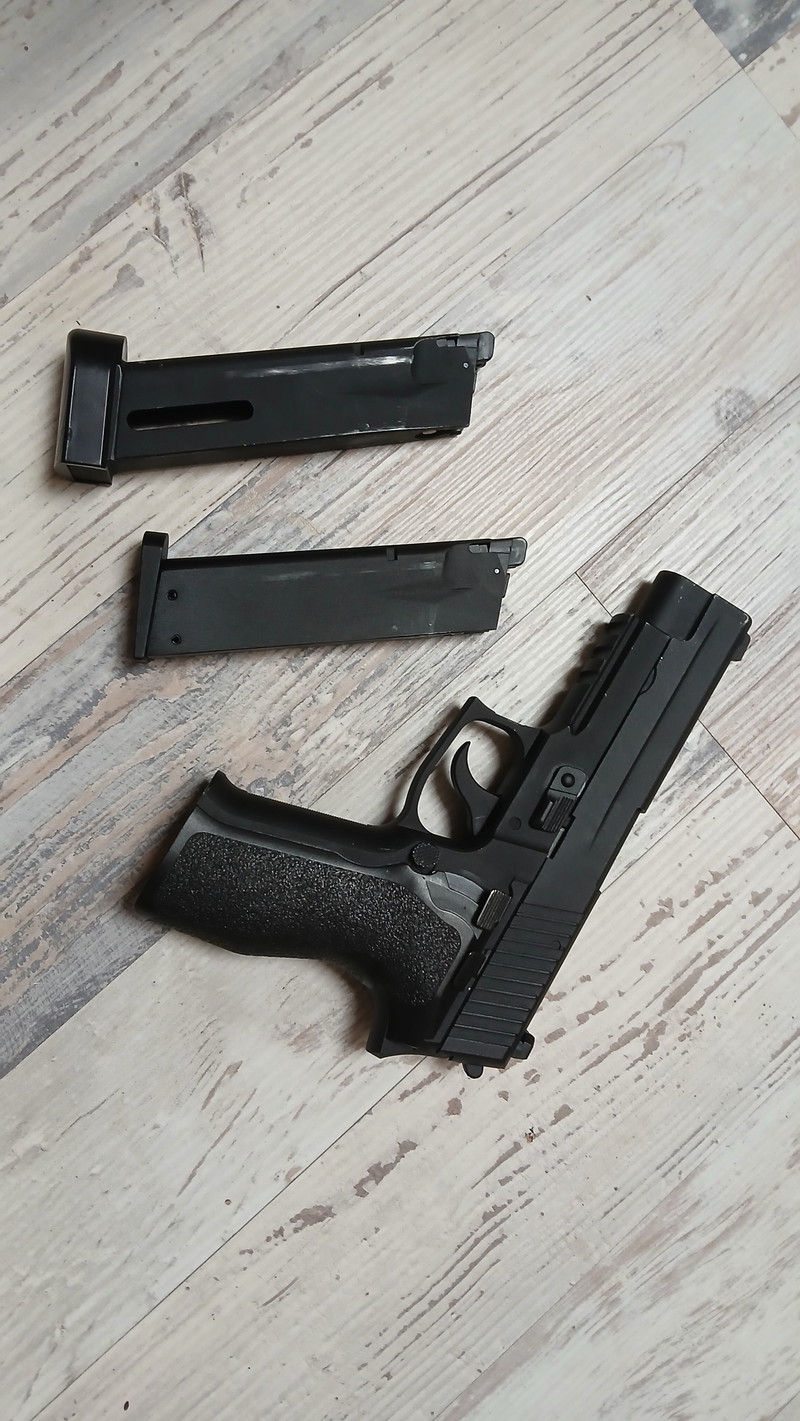Image 1 for KJW KP01-E2 plus 3 co2 mag/ 2 gas mag