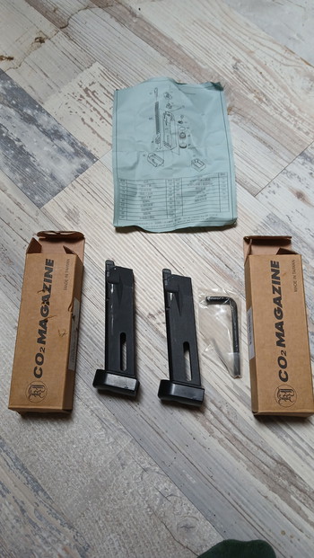Image 3 for KJW KP01-E2 plus 3 co2 mag/ 2 gas mag