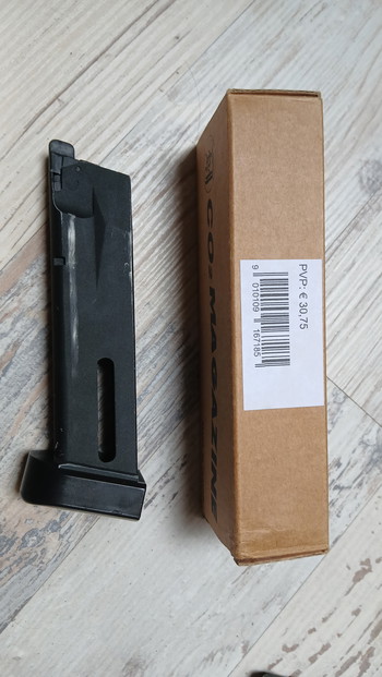 Image 5 for KJW KP01-E2 plus 3 co2 mag/ 2 gas mag