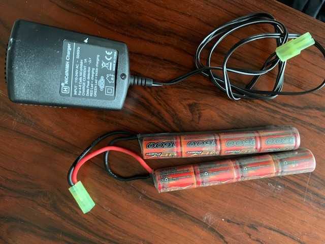 Imagen 1 de 9,6V BATTERY PACK 1600MAH NIHM MINI-TAMIYA + oplader