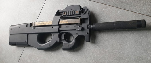 Image pour FN P90 met silencer