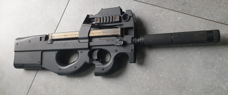 Image 1 pour FN P90 met silencer