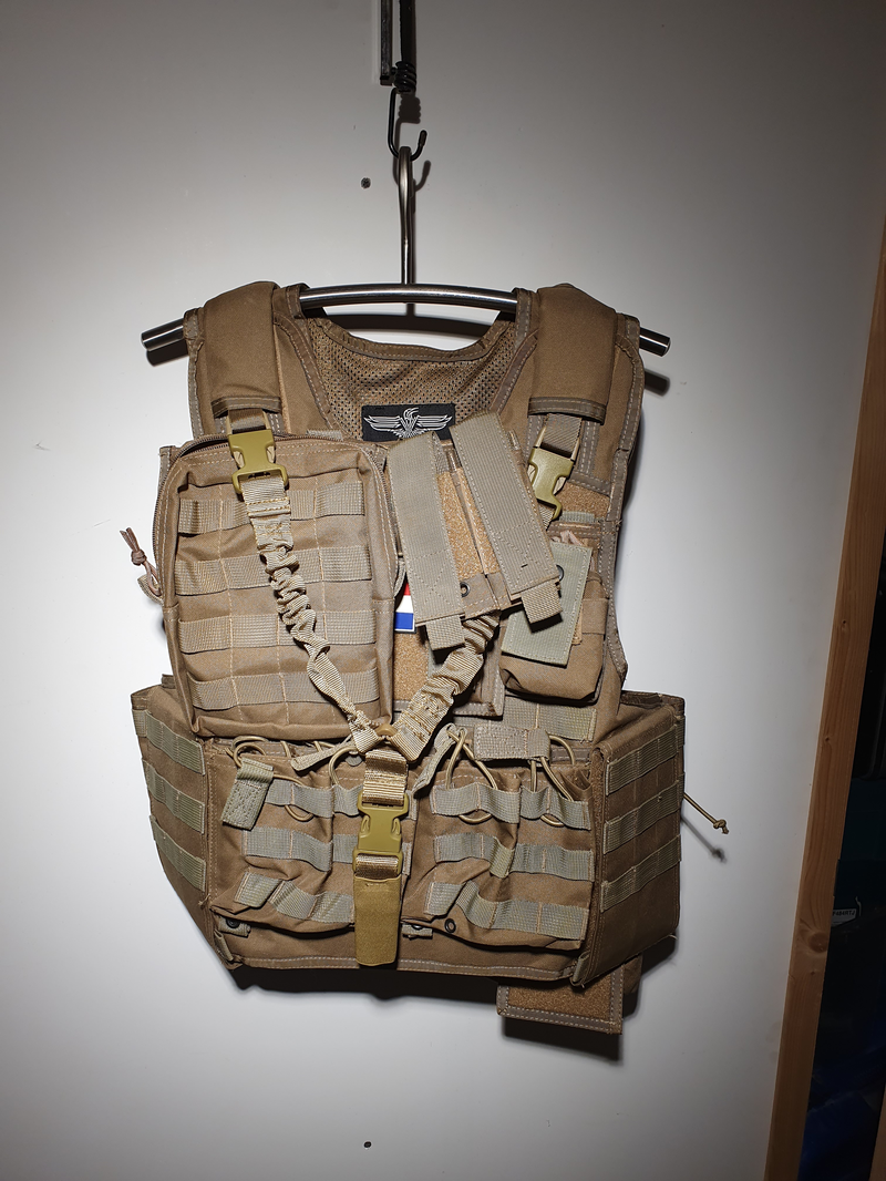 Image 1 for Coyote plate carrier invader gear