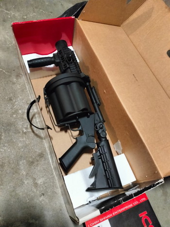 Bild 2 für ICS GLM grenade launcher in bijna MINT condition met 6 gloednieuwe shells nog in de folie
